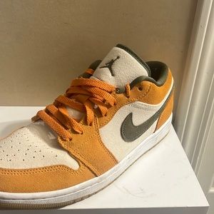 Jordan 1 low orange/olive green